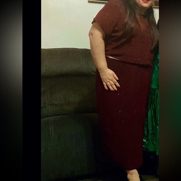 Beautiful shinny red dress size 1x wore once - Picture 5 of 8